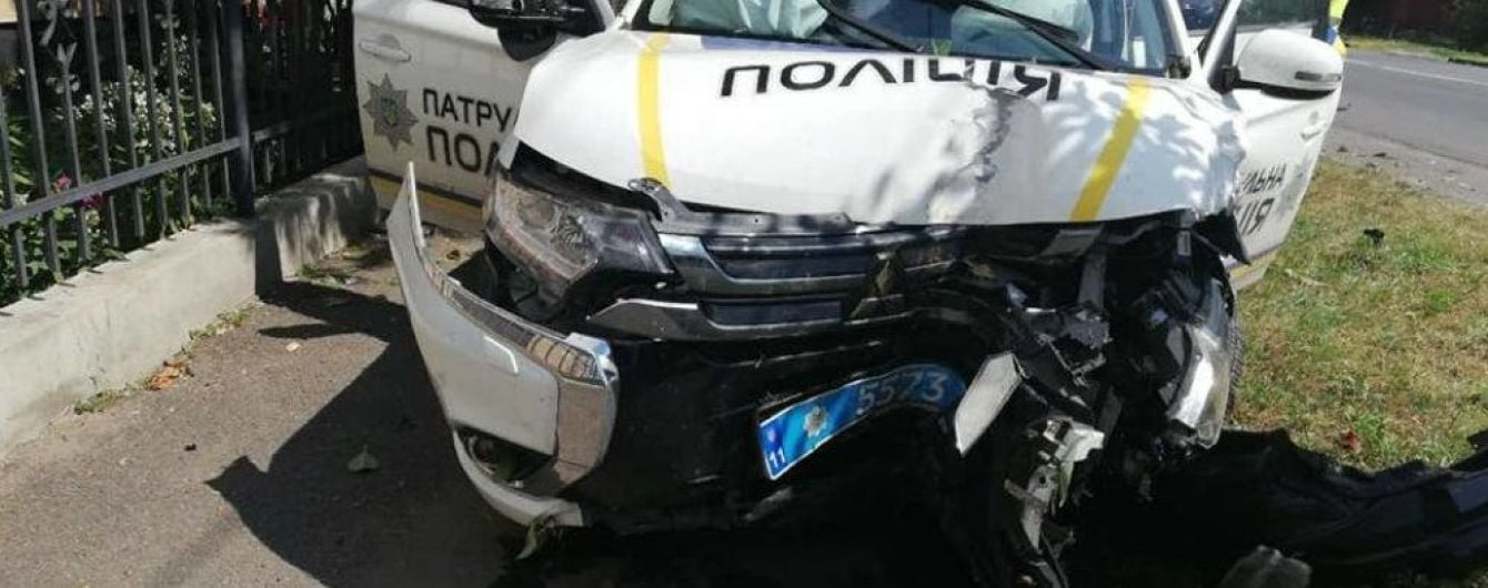 У Мукачеві розбився поліцейський Mitsubishi