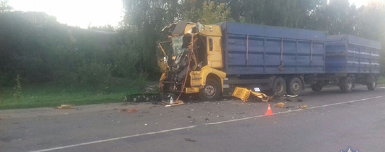 На Сумщині внаслідок зіткнення двох вантажівок загинув водій