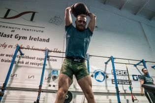 Официально. Макгрегор возвращается в UFC и проведет бой с российским чемпионом