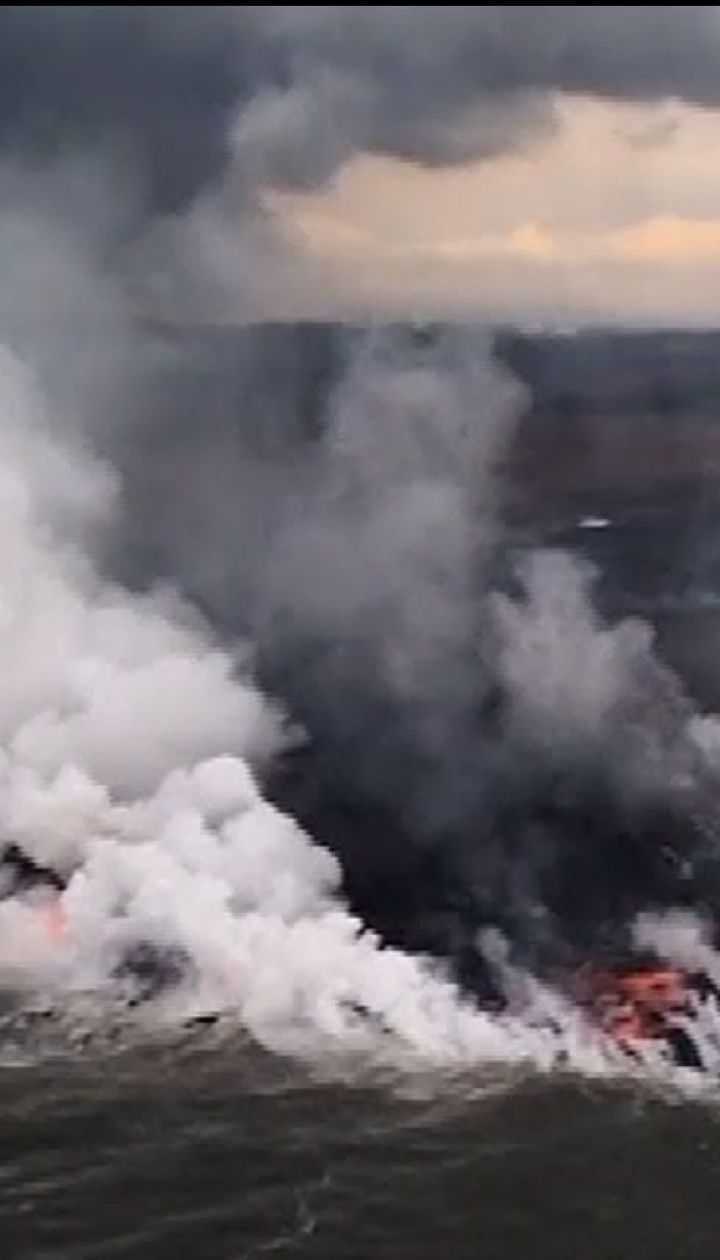 Потужний ураган насувається на Гаваї, де три місяці вивергається вулкан
