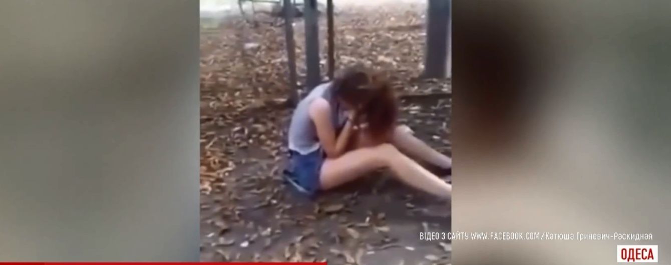 Мама побитої підлітками в Одесі дівчинки обурена офіційною кваліфікацією справи
