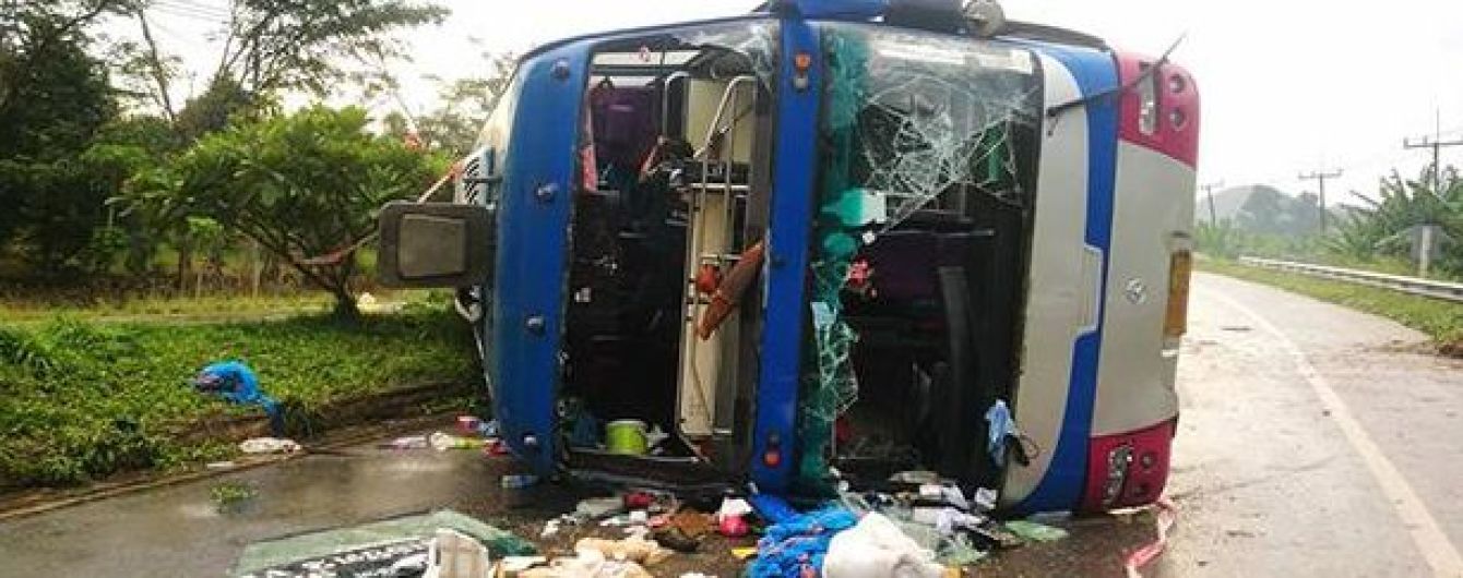 У Таїланді розбився двоповерховий автобус із туристами: понад 10 постраждалих