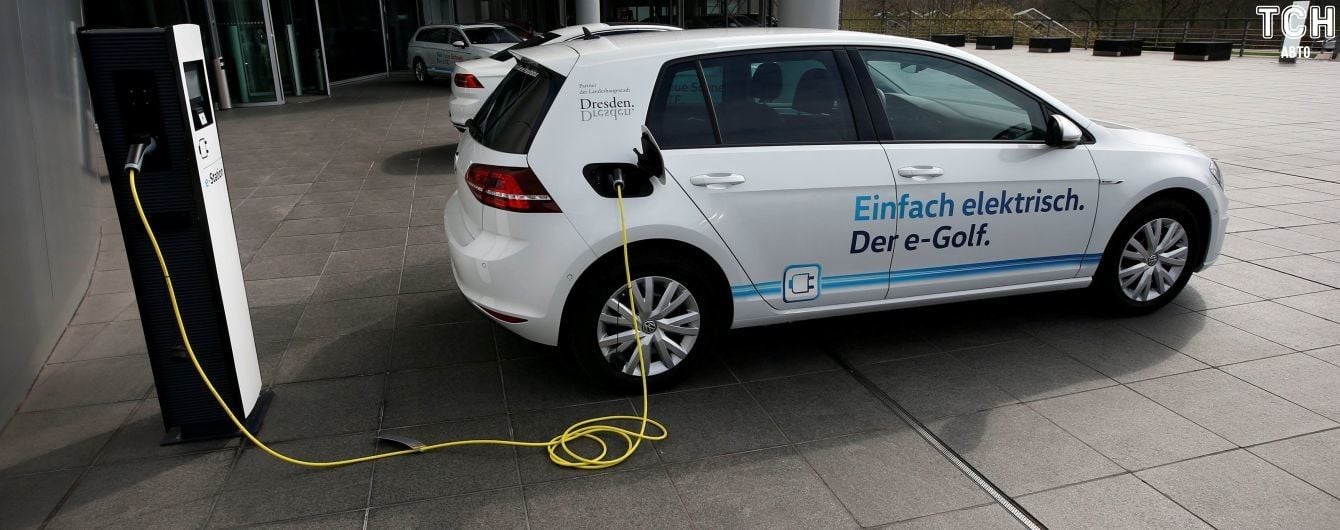 Більше 120 тисяч гібридів і електрокарів концерну VW AG підлягають відкликанню