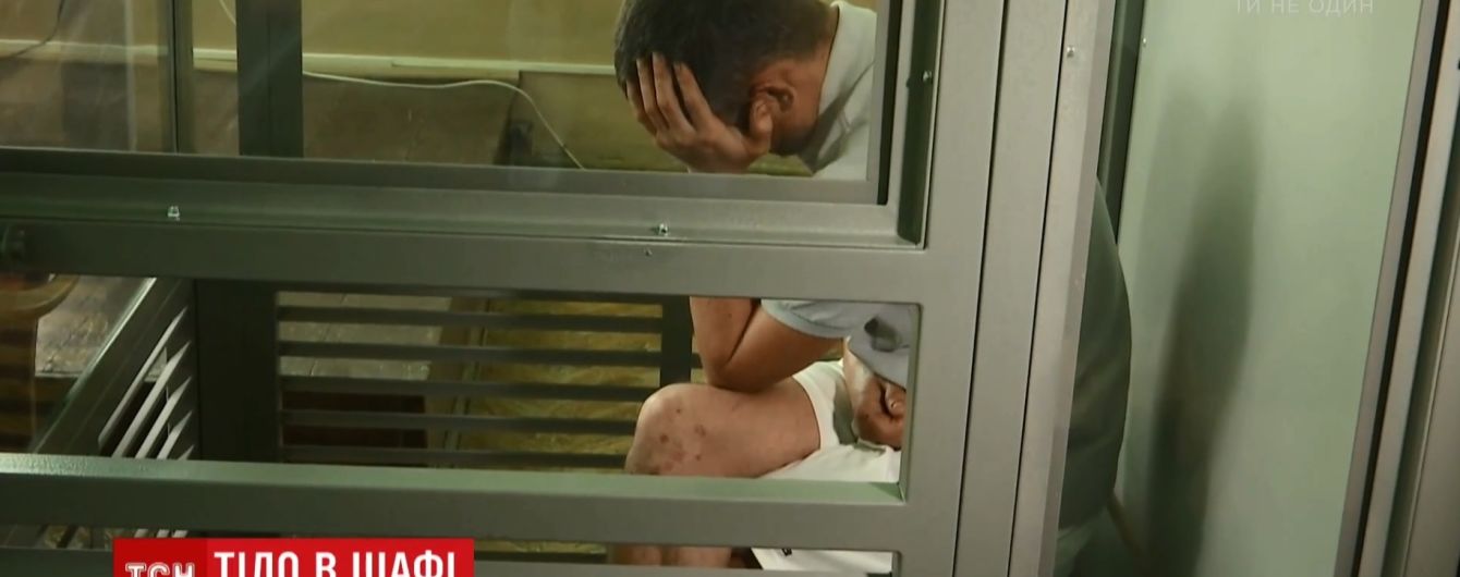 На Львовщине жестоко зарезали женщину и спрятали ее труп в шкафу