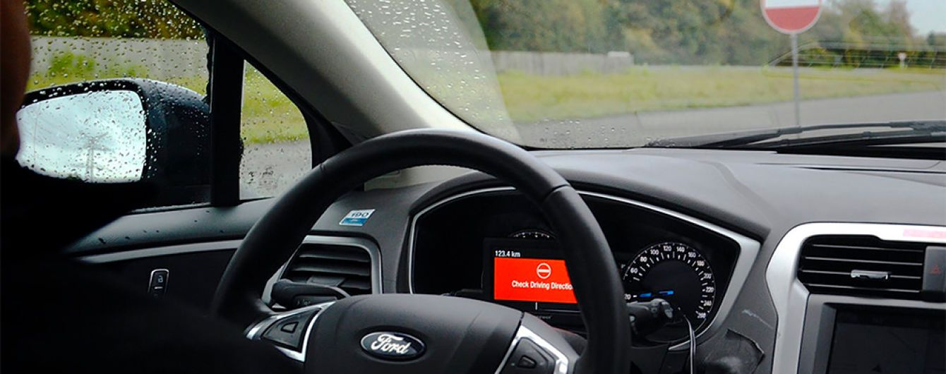 Автомобили Ford будут защищать водителей от выезда на встречку
