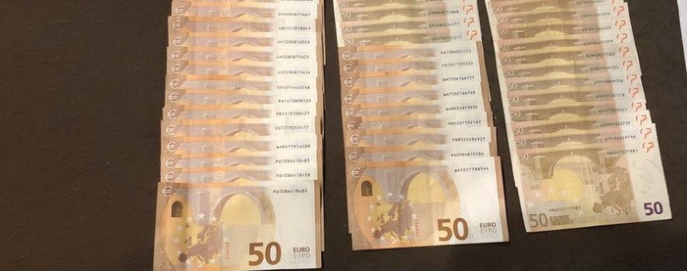 На Прикарпатті суддя взяв хабар у 5 тисяч євро за кадрове рішення