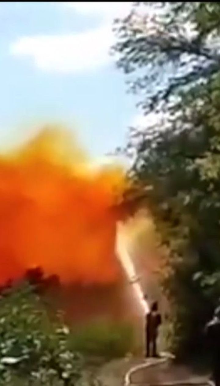 Спасатели ликвидируют утечку азотной кислоты вблизи Днепра