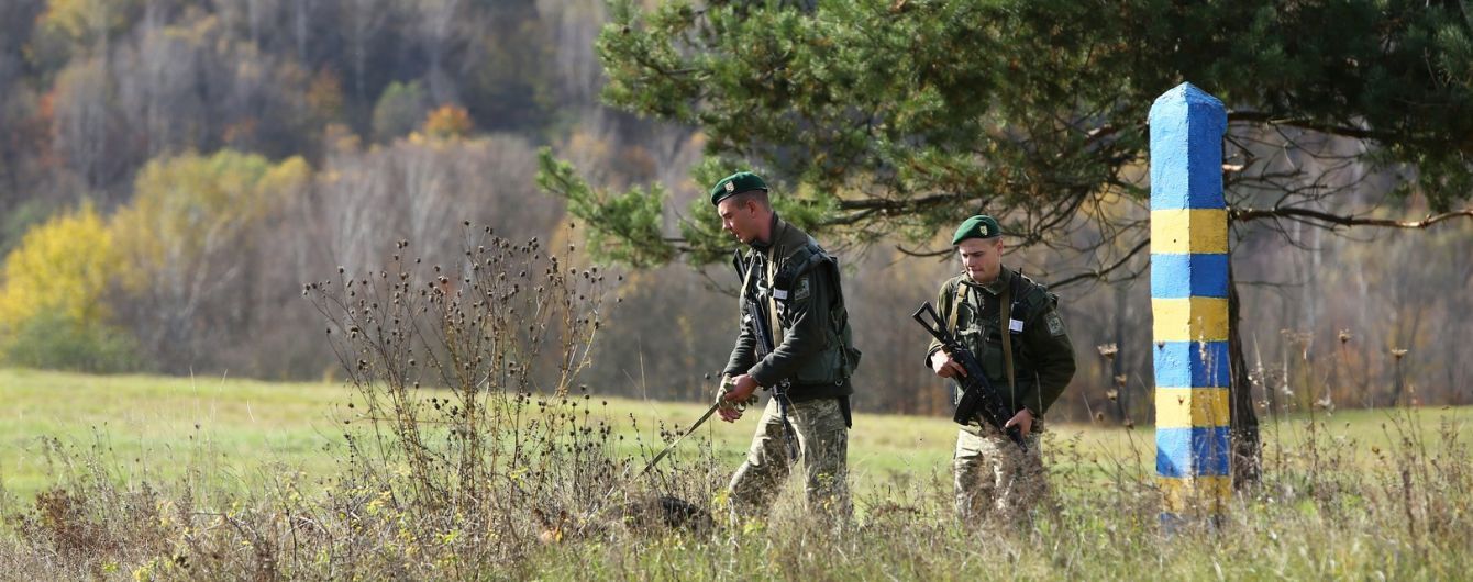 На Закарпатті контрабандисти побили прикордонника та вистрілили йому в спину