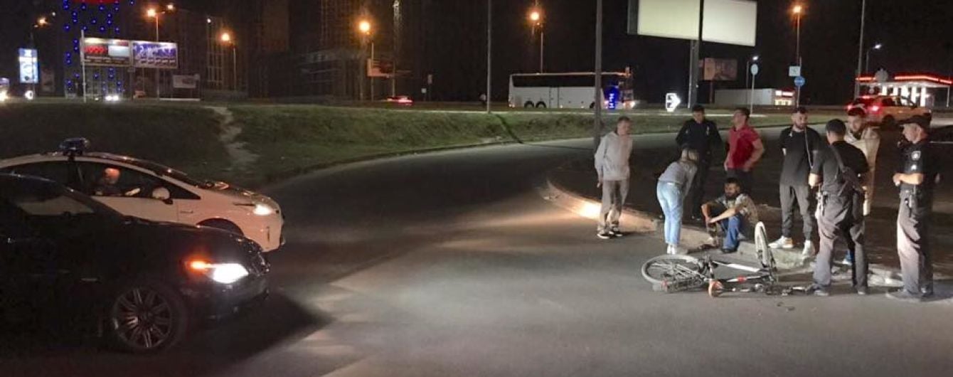 У Києві п'яний водій в BMW на модних номерах збив велосипедиста