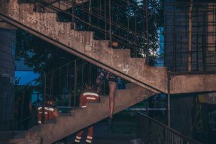У Києві жінка після сварки з коханим повісилася на пожежних сходах з ведмедиком у руках