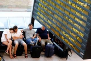 Пилоты Ryanair объявили масштабную забастовку. Лоукостер отменил почти 20% всех рейсов