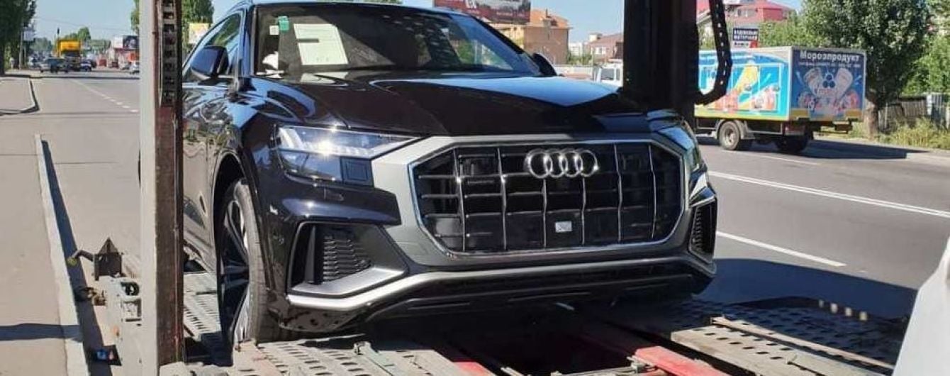 На українських дорогах помітили розкішний Audi Q8