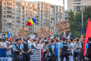 Протести в Румунії: тисячі людей третій день вимагають відставки уряду