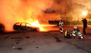 В разных городах Швеции молодые люди в балаклавах за ночь дотла сожгли почти сотню автомобилей