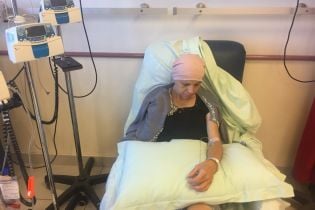 Лімфома поставила під загрозу життя багатодітної мами Інни