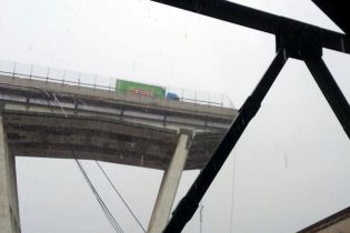 З’явилося перше відео смертельного обрушення моста в Італії