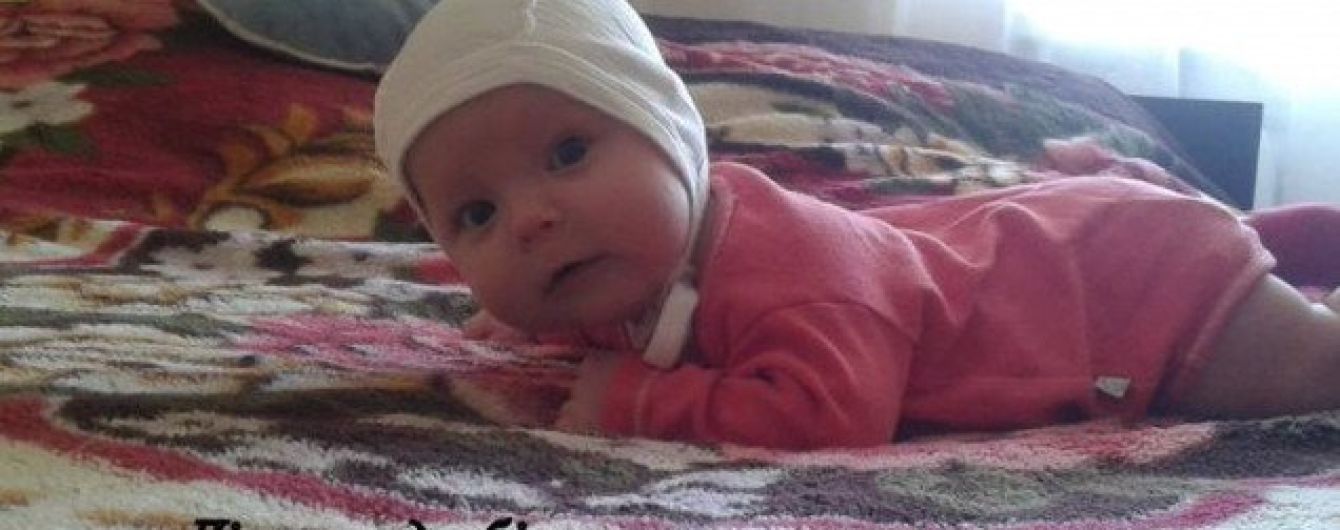 Помогите Кристинке услышать и произнести первые звуки