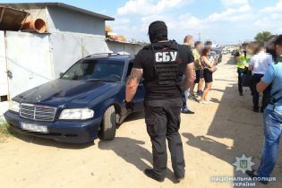 У Києві в гаражі колишнього військовослужбовця виявили арсенал зброї