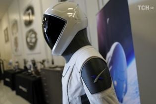 SpaceX Ілона Маска показала нові скафандри для астронавтів NASA від голівудського дизайнера