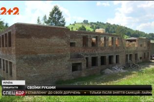 На Прикарпатті мешканці села самі добудовують школу, яку три роки не може звести підрядник