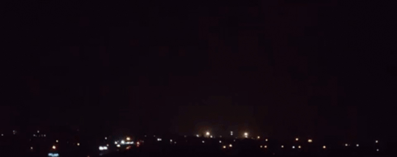 Вода затопила улицы и смывала брусчатку: Киев накрыл мощный ливень с молниями и градом