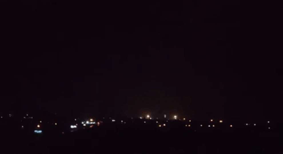 Вода затопила вулиці і змивала бруківку: Київ накрила потужна злива з блискавками і градом