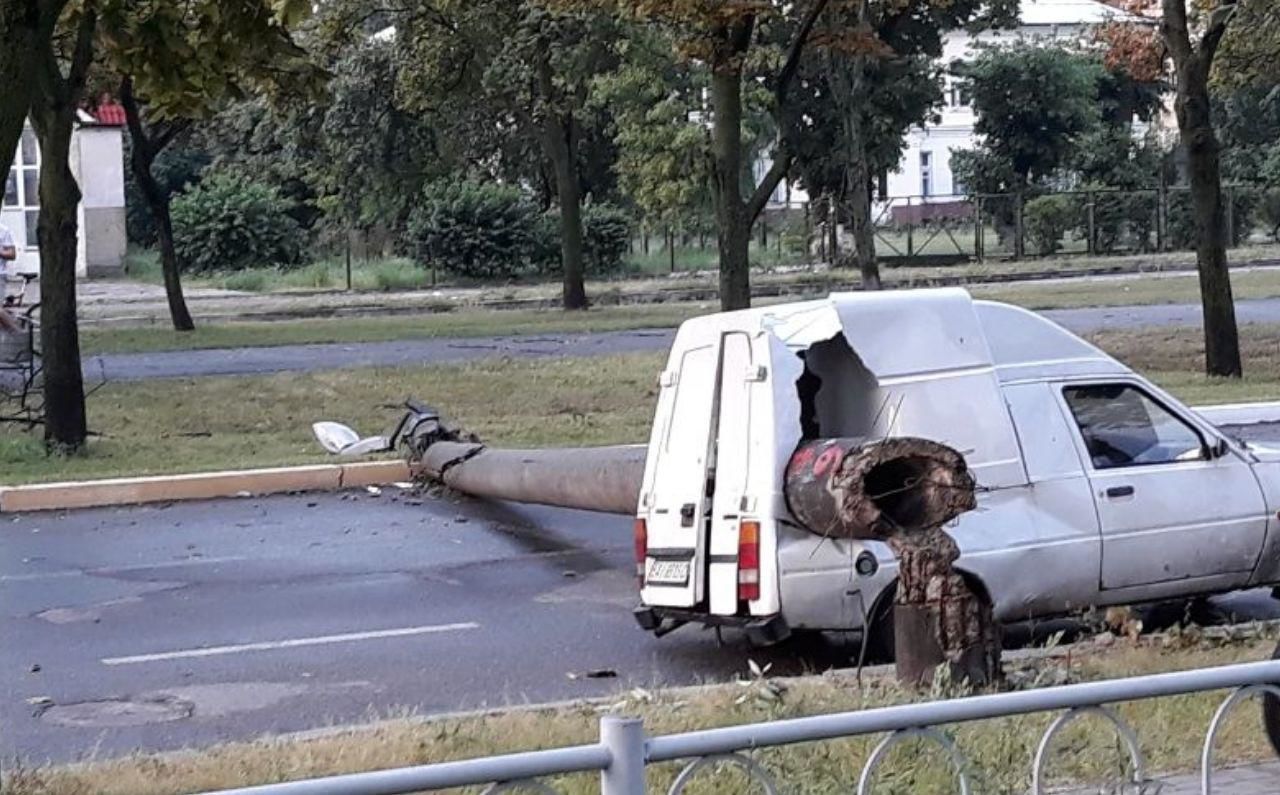 пошкоджена автівка, злива, київ