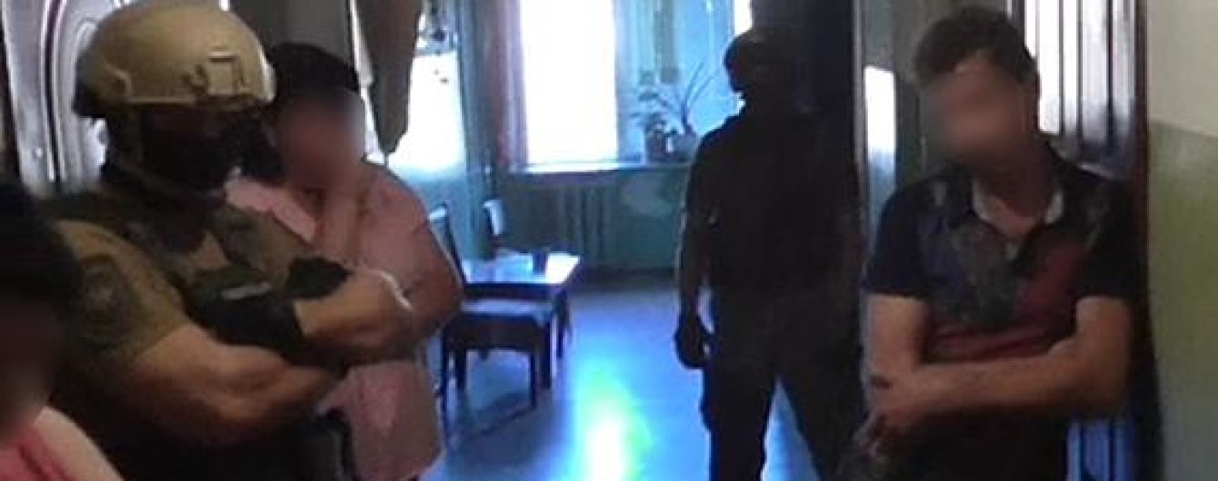 В Киеве задержали сумчанина, который чуть не убил полицейского во время беспорядков в горсовете Конотопа