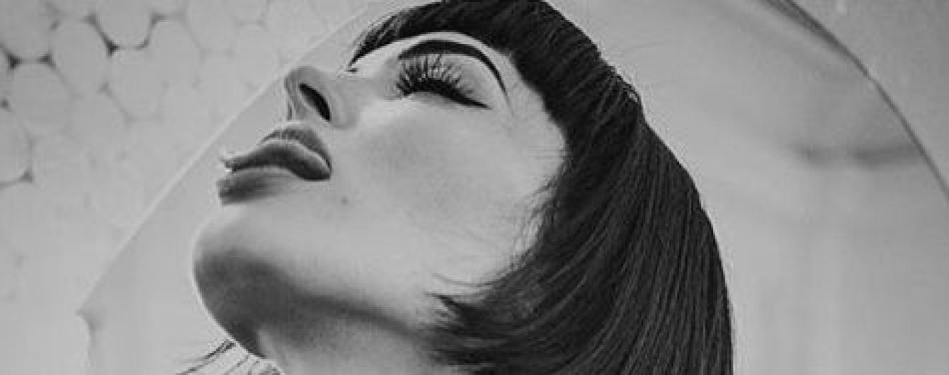 Астафьева пощупала себя за пикантные места и показала фигуру в секси-белье