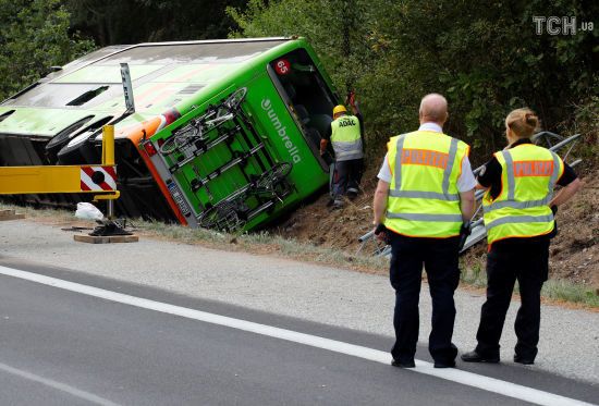 У Німеччині рейсовий автобус перекинувся в кювет: 16 постраждалих