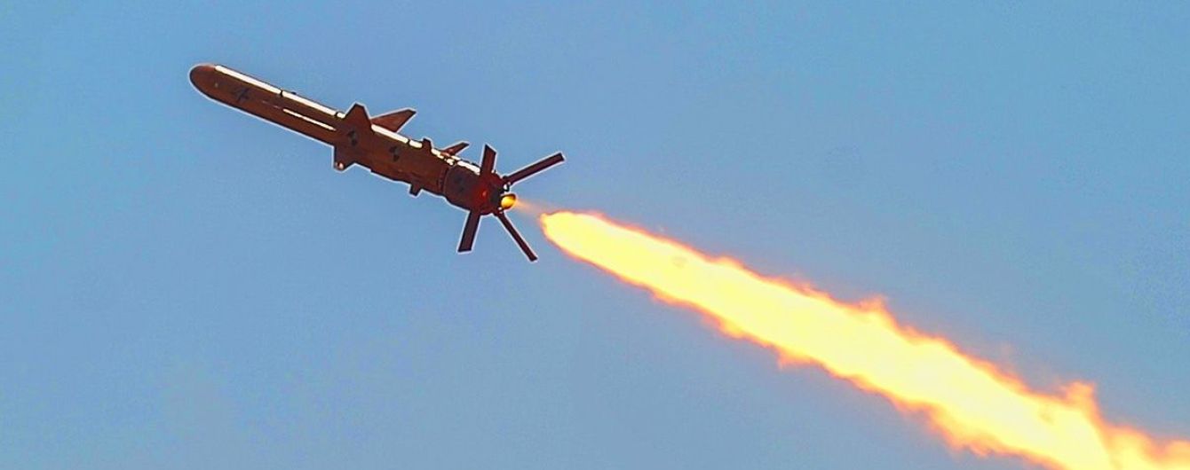 Дальність до 300 км: в Україні випробували нову крилату ракету