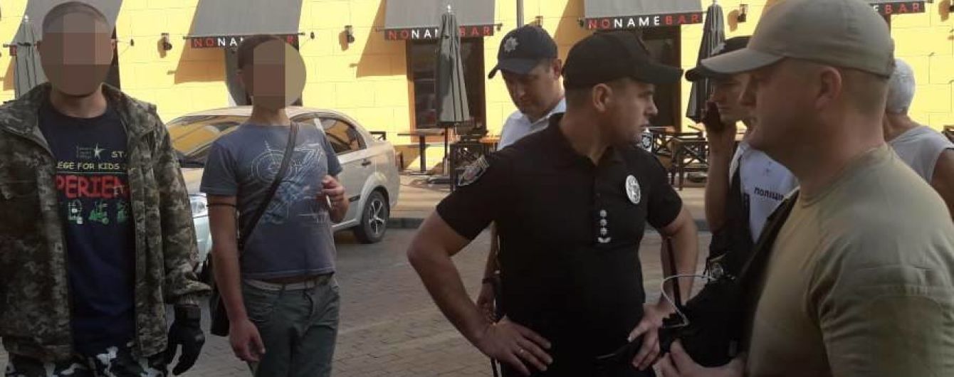 В Одессе во время ЛГБТ-марша на активистов напали неизвестные в камуфляже
