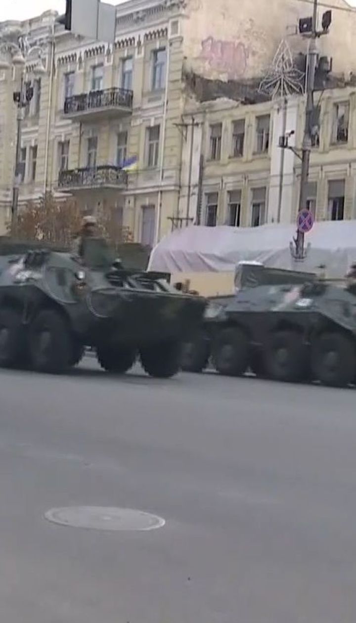 Танки та важка артилерія на Хрещатику. У Києві триває підготовка до параду на День Незалежності