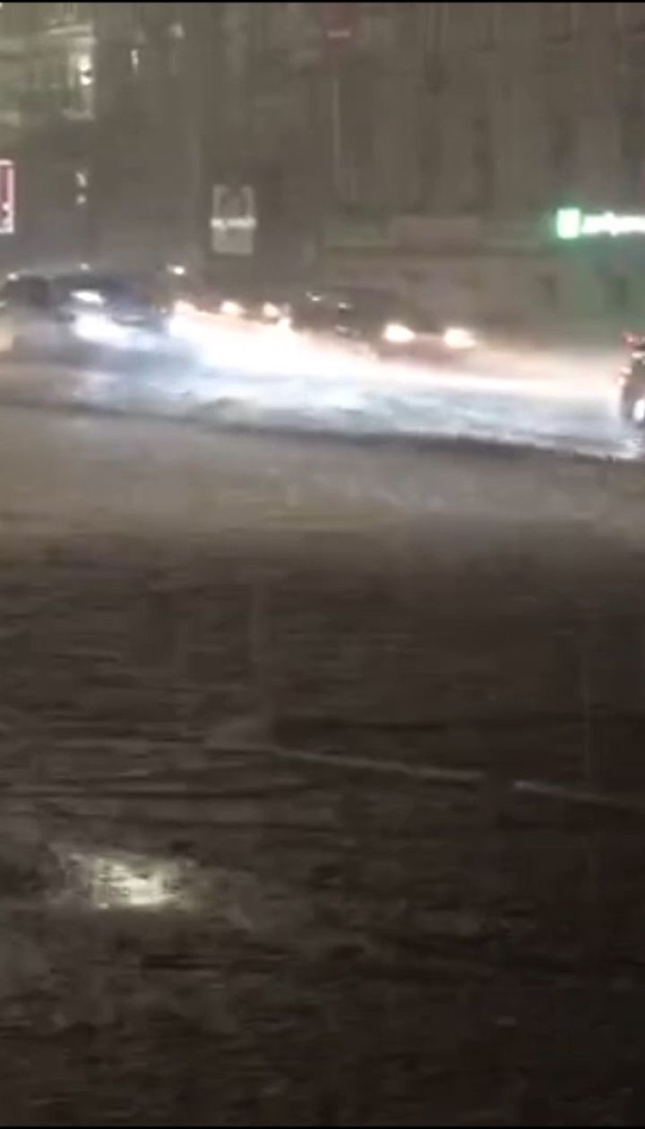 В Киеве снова бушует непогода