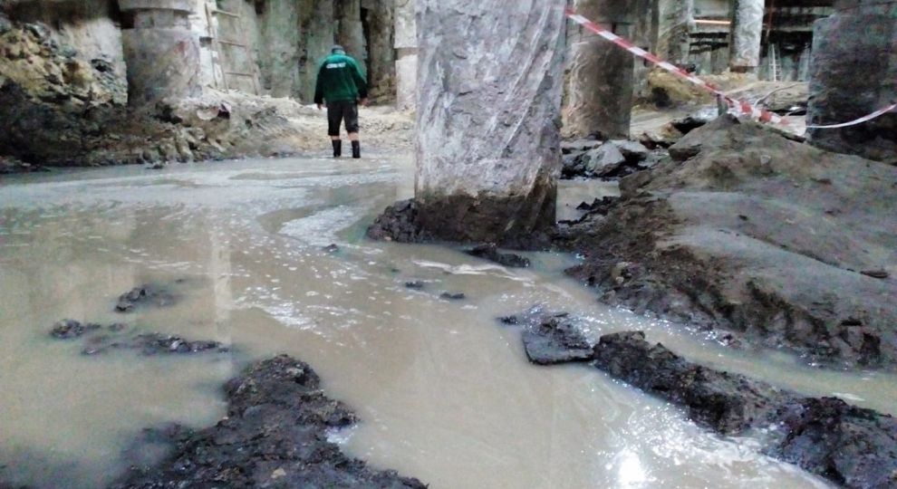 Розкопки давнього Києва на Поштовій площі залило рекордною кількістю води