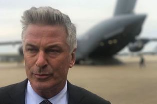 Невдоволений татко Алек Болдвін негативно відреагував на відверте фото доньки
