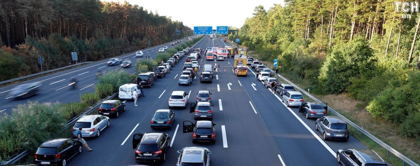 Вужчі – означає безпечніші: як в ЄС та світі зменшують смертність на дорогах