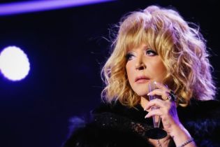 69-річна Алла Пугачова у шкіряних міні-шортах прийшла на концерт Лободи