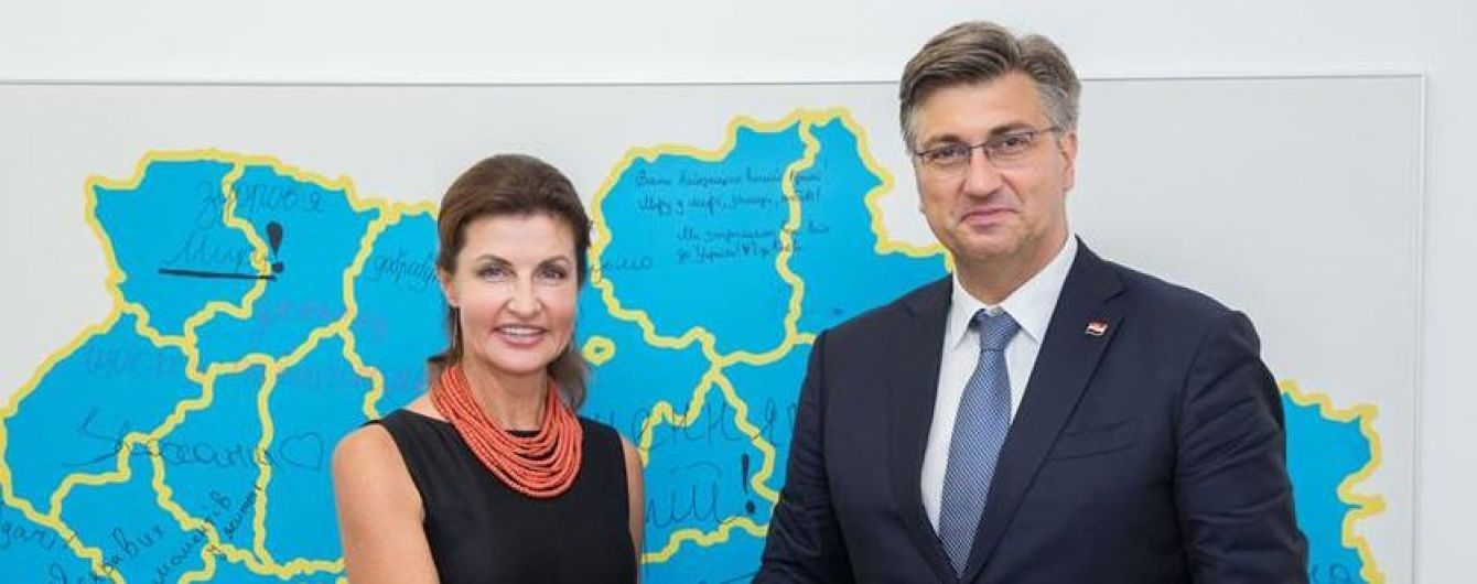 У чорній сукні і з кораловим намистом: Марина Порошенко на діловій зустрічі