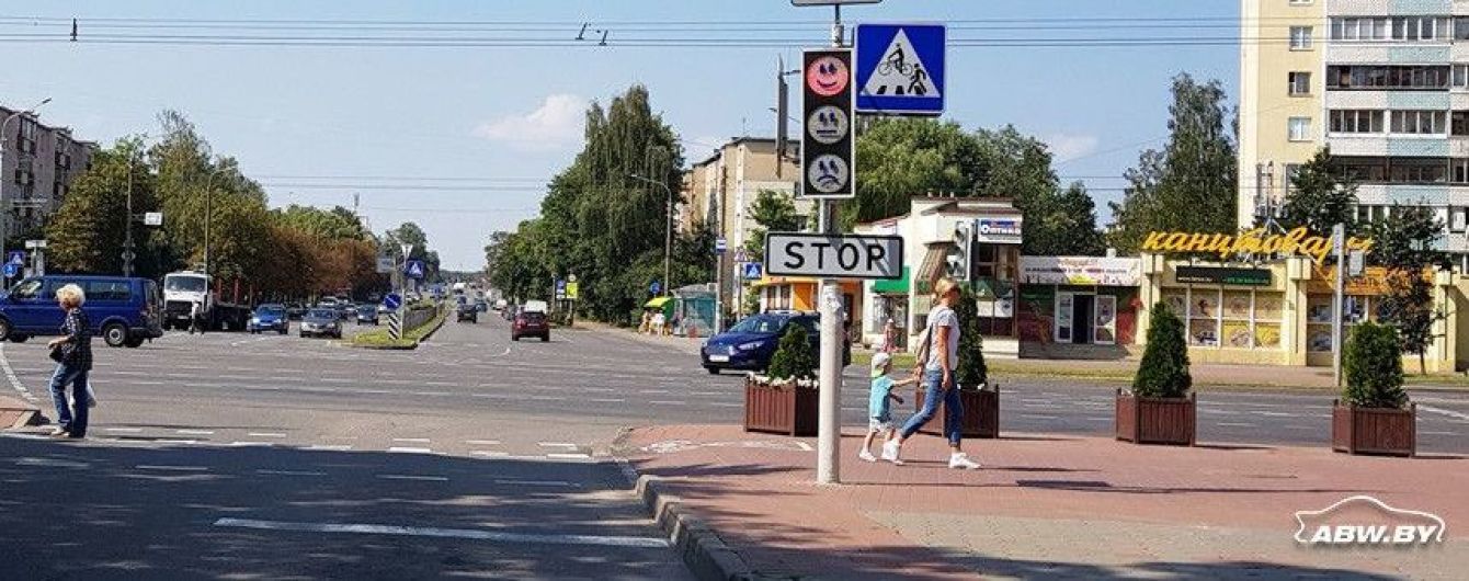 У Білорусії невідомі пожартували над світлофором