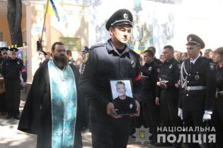 Порошенко наградил орденом убитого в Харькове патрульного полицейского
