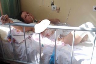 Оля дивом вижила в аварії і тепер потребує допомоги