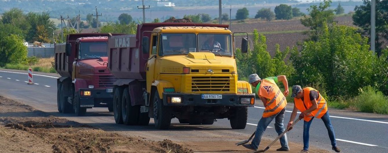 Когда Украина забудет о ямочном ремонте: в "Укравтодоре" назвали новые сроки