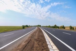 Стало відомо, які дороги планують зробити платними в Україні