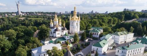 Хвиля "мінувань" у столиці. Вибухівку шукають у Києво-Печерській лаврі та Андріївській церкві