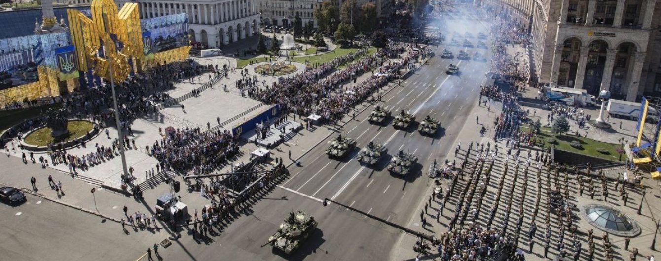 Деньги на парад в День Независимости отдадут военным на премии – Зеленский