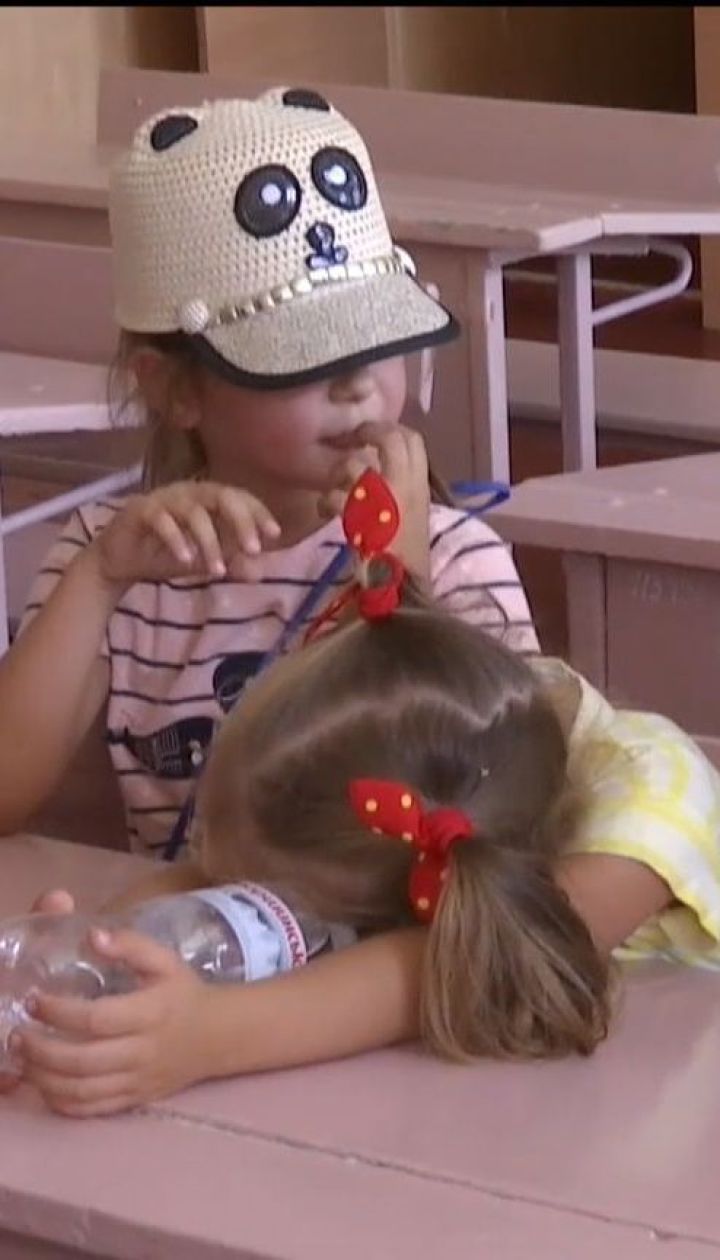"Нова українська школа": батьки школярів змушені самі купувати навчальні матеріали та меблі