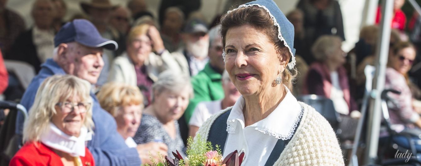 На каблуках и с ярким макияжем: 74-летняя королева Сильвия на праздничном мероприятии