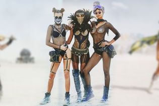 Оголені серед пустелі. Найгарячіші дівчата фестивалю Burning Man