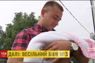 На Волыни фельдшеру пришлось второй раз принимать роды у роженицы посреди дороги